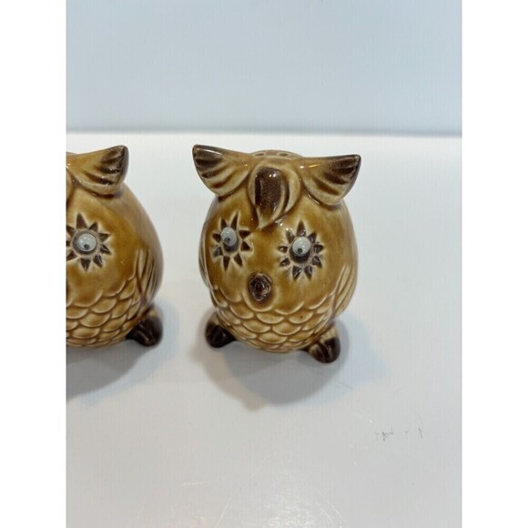 Vintage Salt and Pepper Shakers Ceramic Owls with Googly Eyes Made in Japan - Picture 7 of 10